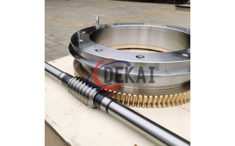 德凱非標(biāo)定制回轉(zhuǎn)臺(tái)分度無間隙蝸輪蝸桿副3級(jí)精度