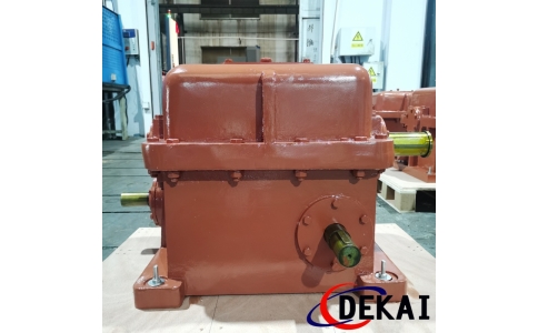 德凱定制出口減速機(jī)齒輪傘齒輪三級(jí)傳動(dòng)